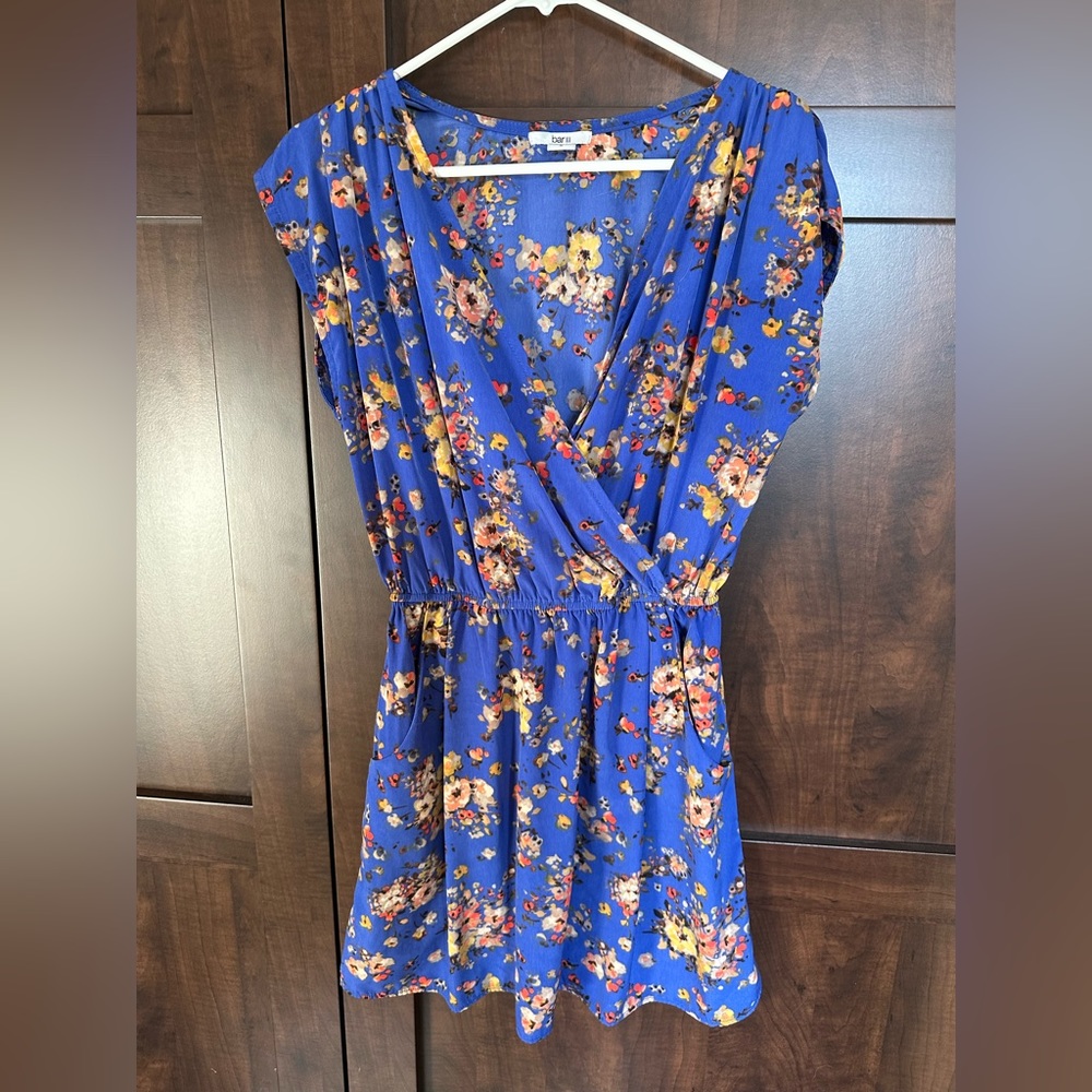 Blue floral dress bar III